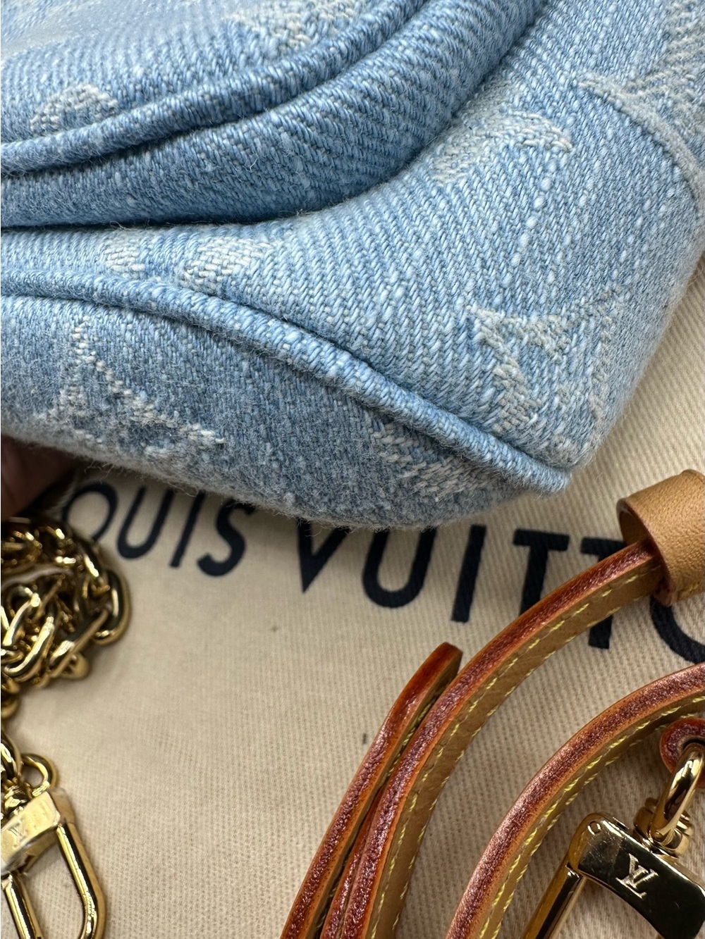 Louis Vuitton Denim mini bumbag - Picture 10 of 13